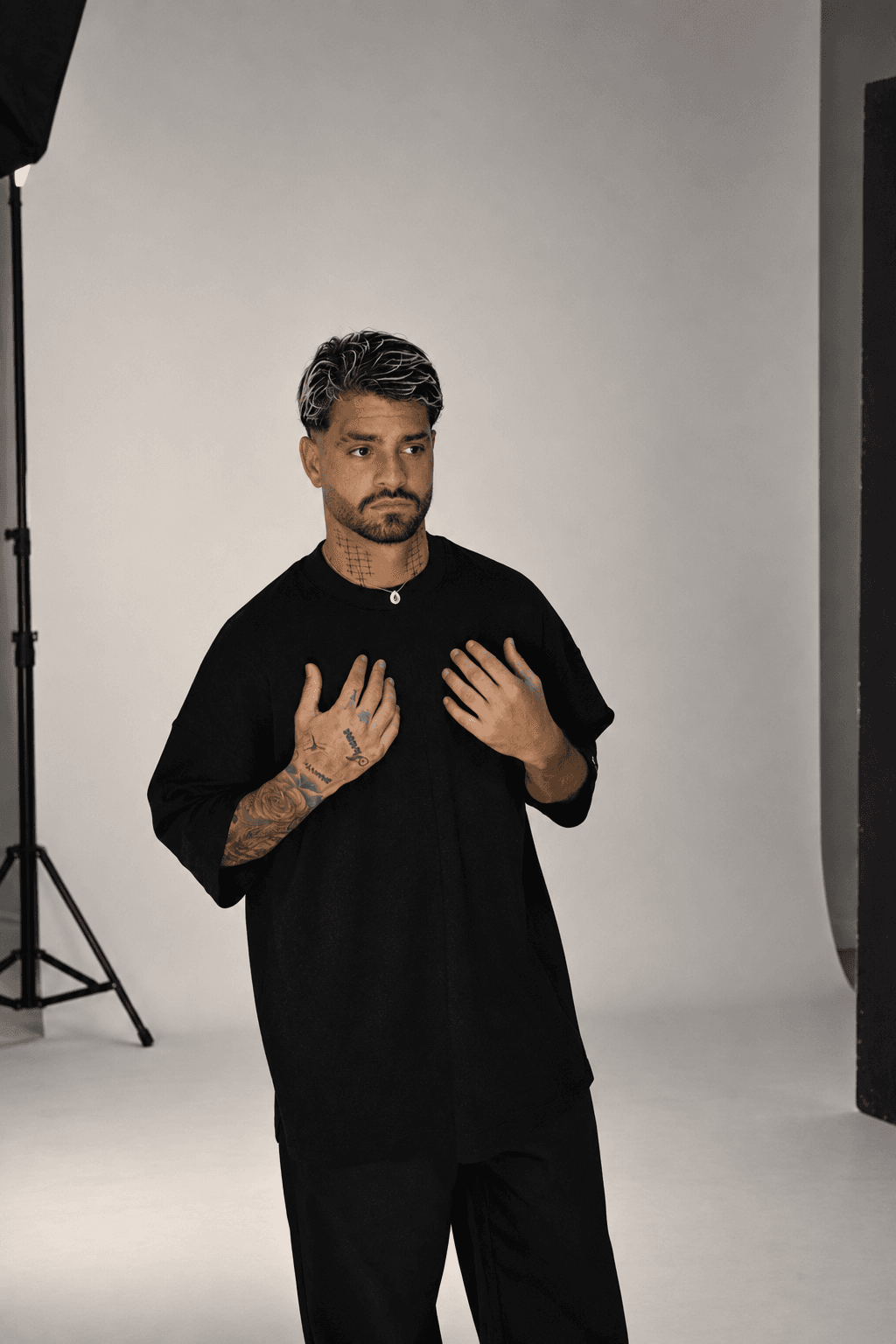 ORS LABEL look — oversized black tee, studio backdrop